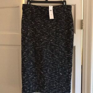 NWT Ann Taylor black white knit skirt. size 6
